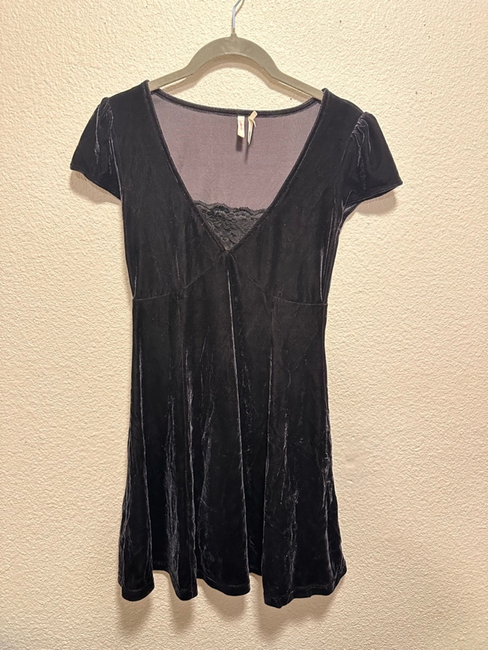 Frenchi Black Velvet V-Neck Short Sleeve Dress